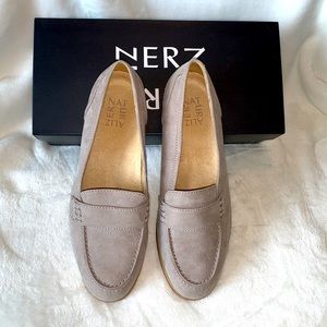 Naturalizer Milo Loafer. Turtle Dove Suede. 7.5M